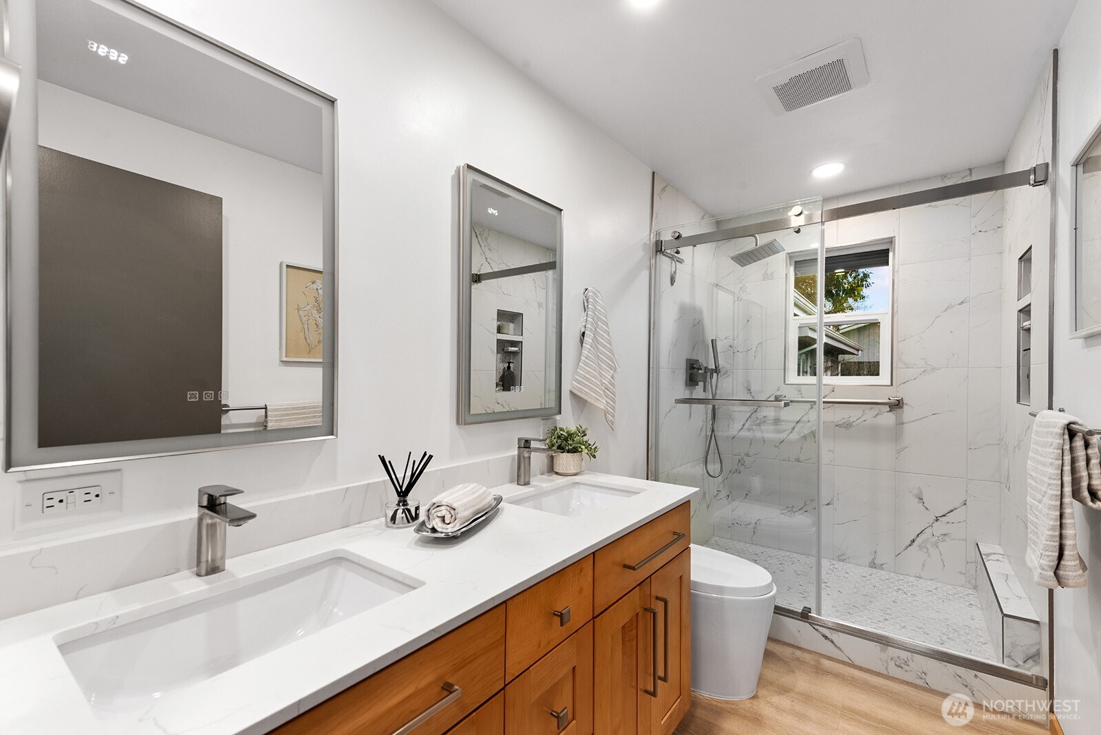 4902 NE 7th Place , Renton, WA 98059