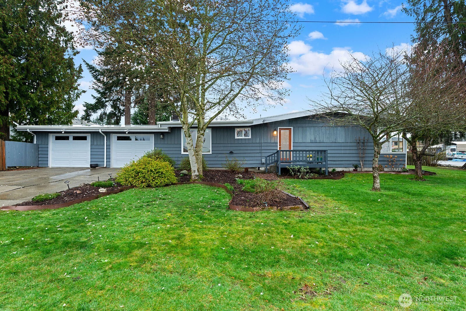 4902 NE 7th Place , Renton, WA 98059