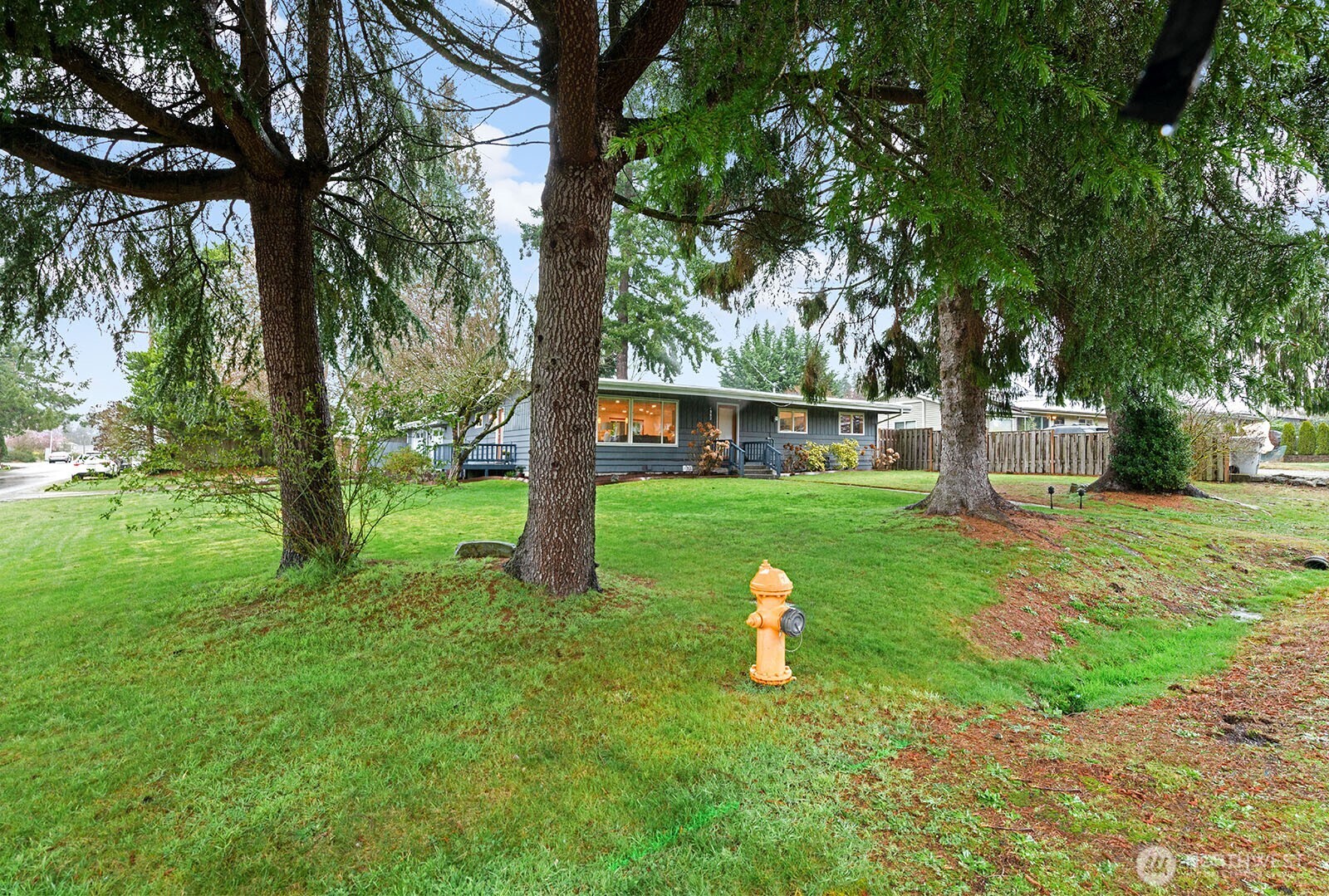 4902 NE 7th Place , Renton, WA 98059