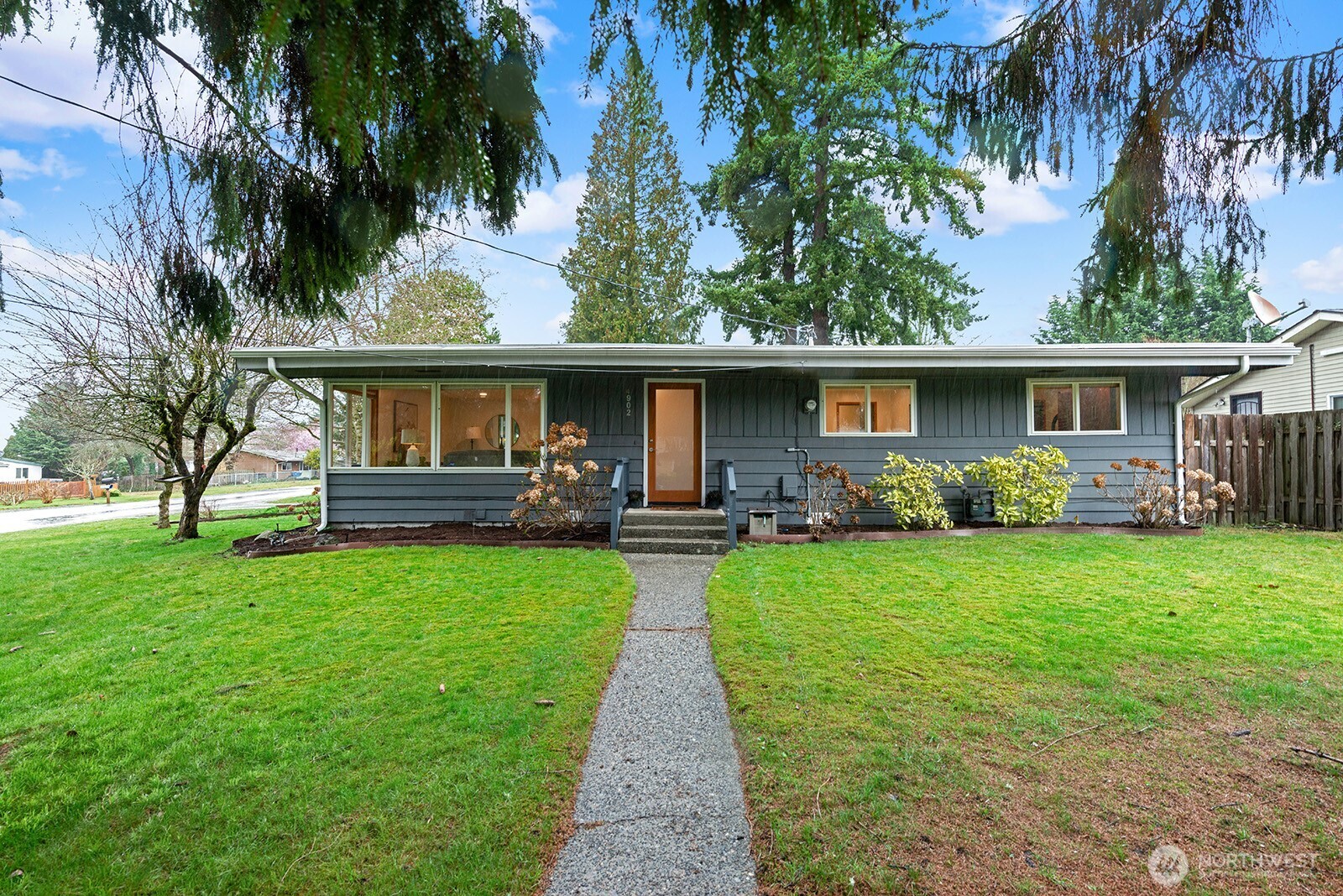4902 NE 7th Place , Renton, WA 98059
