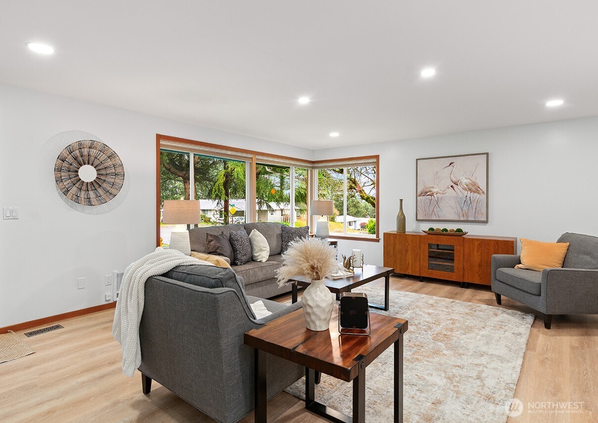 4902 NE 7th Place , Renton, WA 98059
