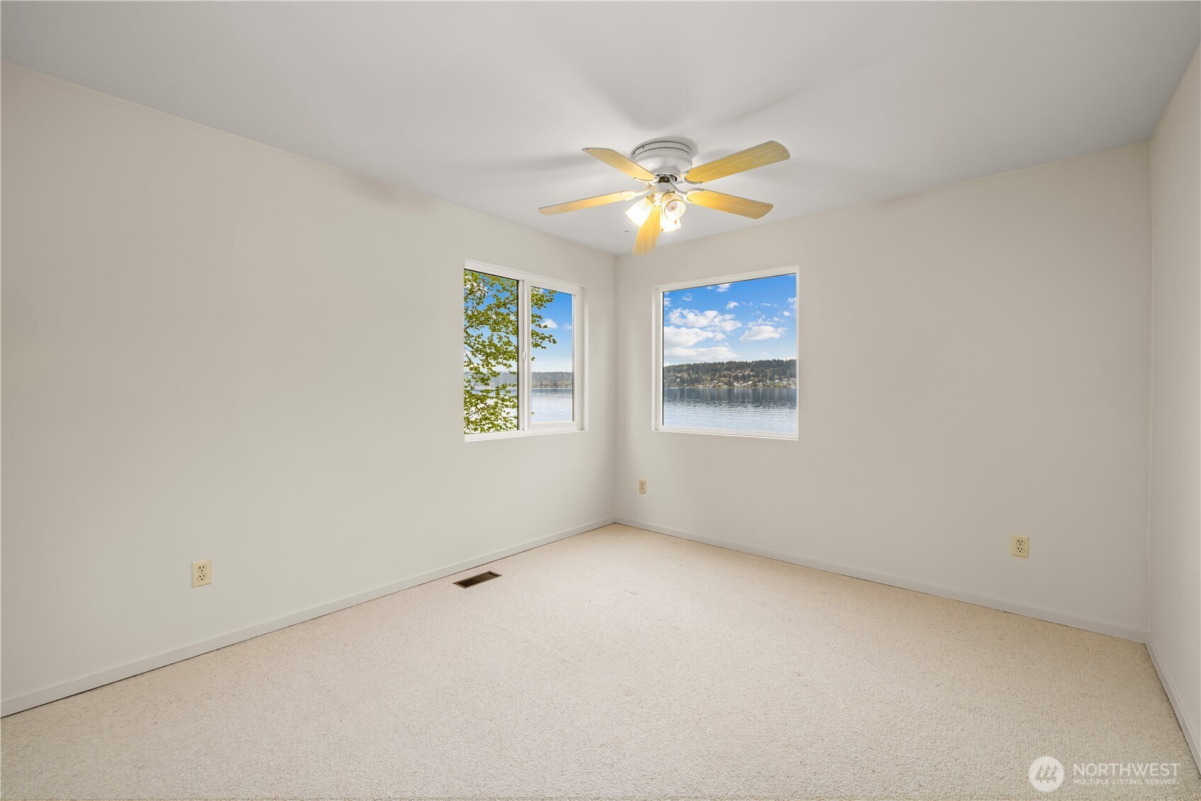 3418 W Lake Sammamish Parkway SE, Bellevue, WA 98008