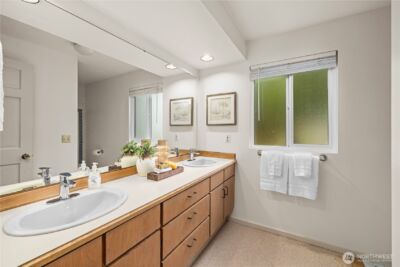 3418 W Lake Sammamish Parkway SE, Bellevue, WA 98008 - Photo 19