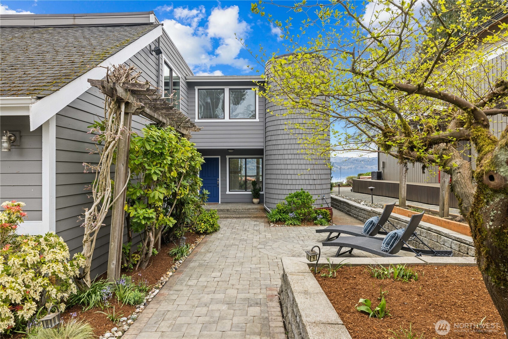 3418 W Lake Sammamish Parkway SE, Bellevue, WA 98008