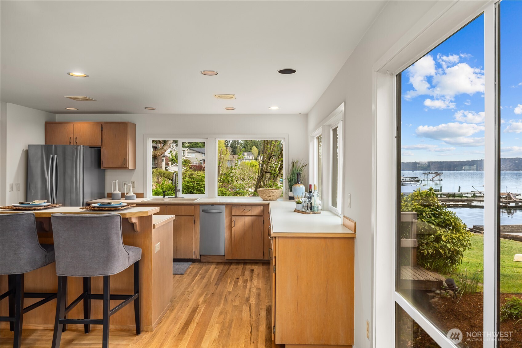 3418 W Lake Sammamish Parkway SE, Bellevue, WA 98008