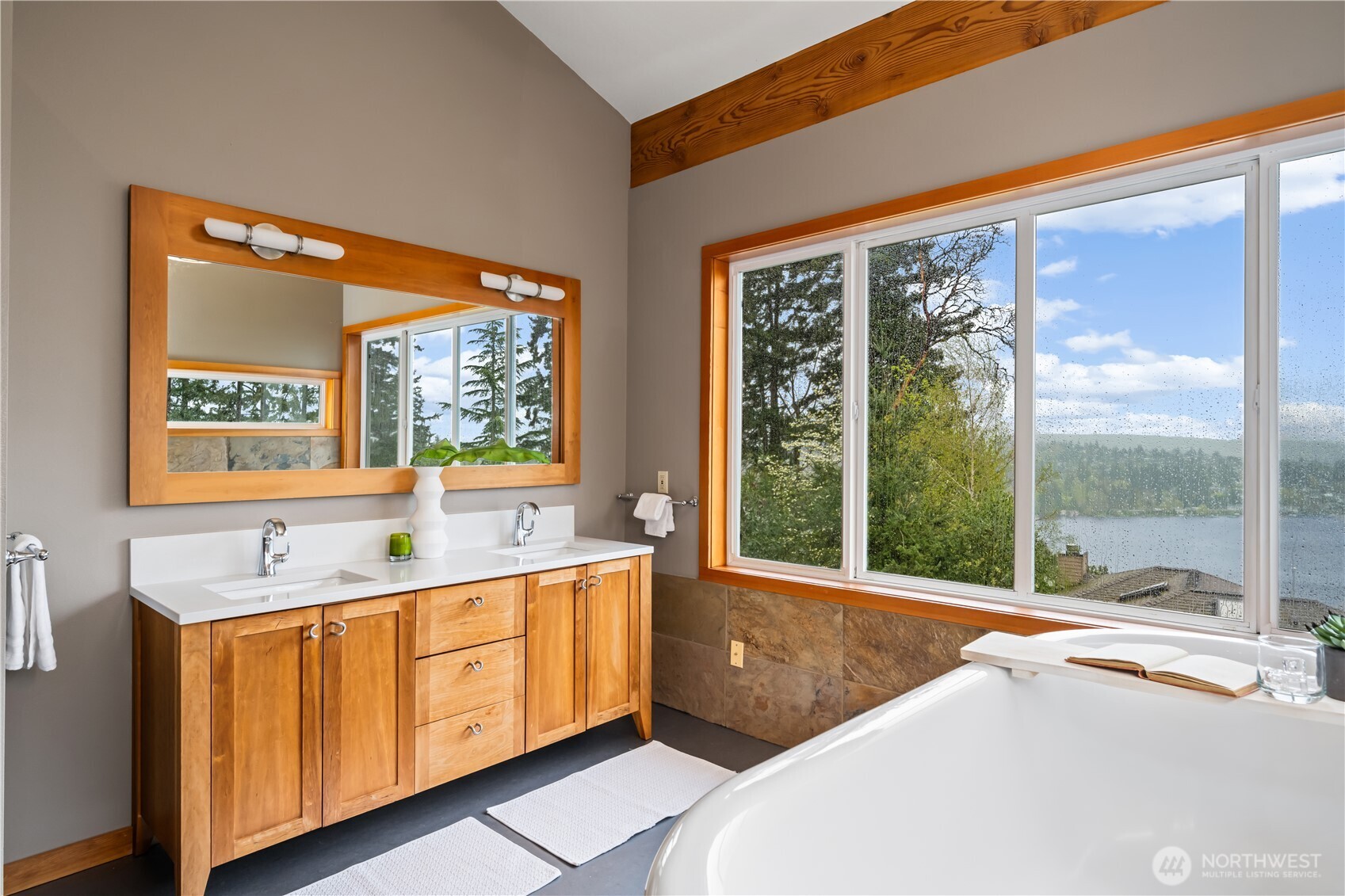 11818 89th Place NE, Kirkland, WA 98034