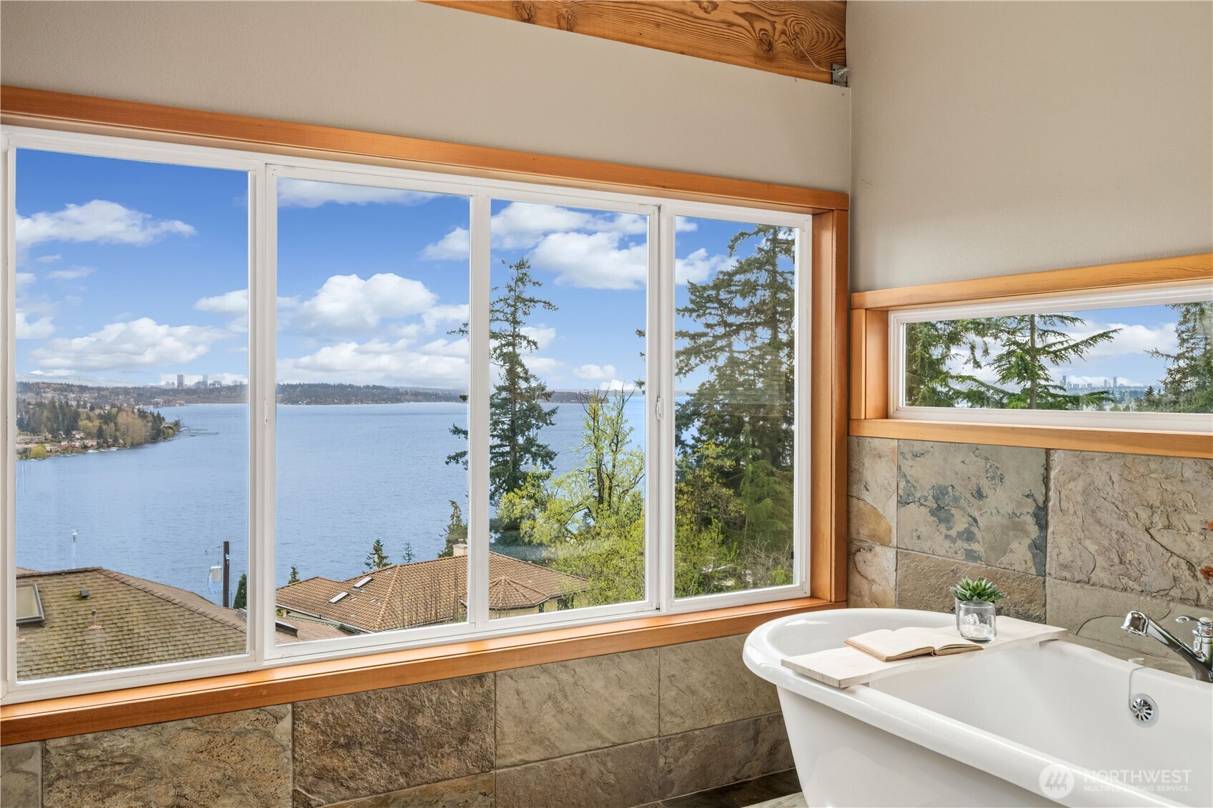 11818 89th Place NE, Kirkland, WA 98034