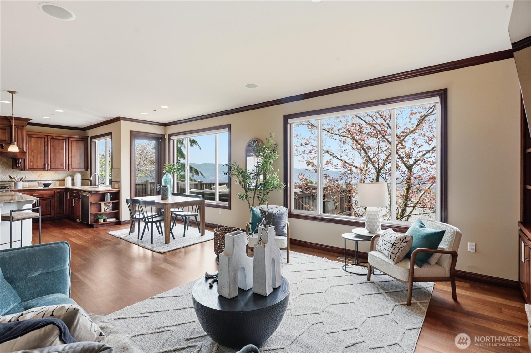 2734 NE Daphne Street , Issaquah, WA 98029