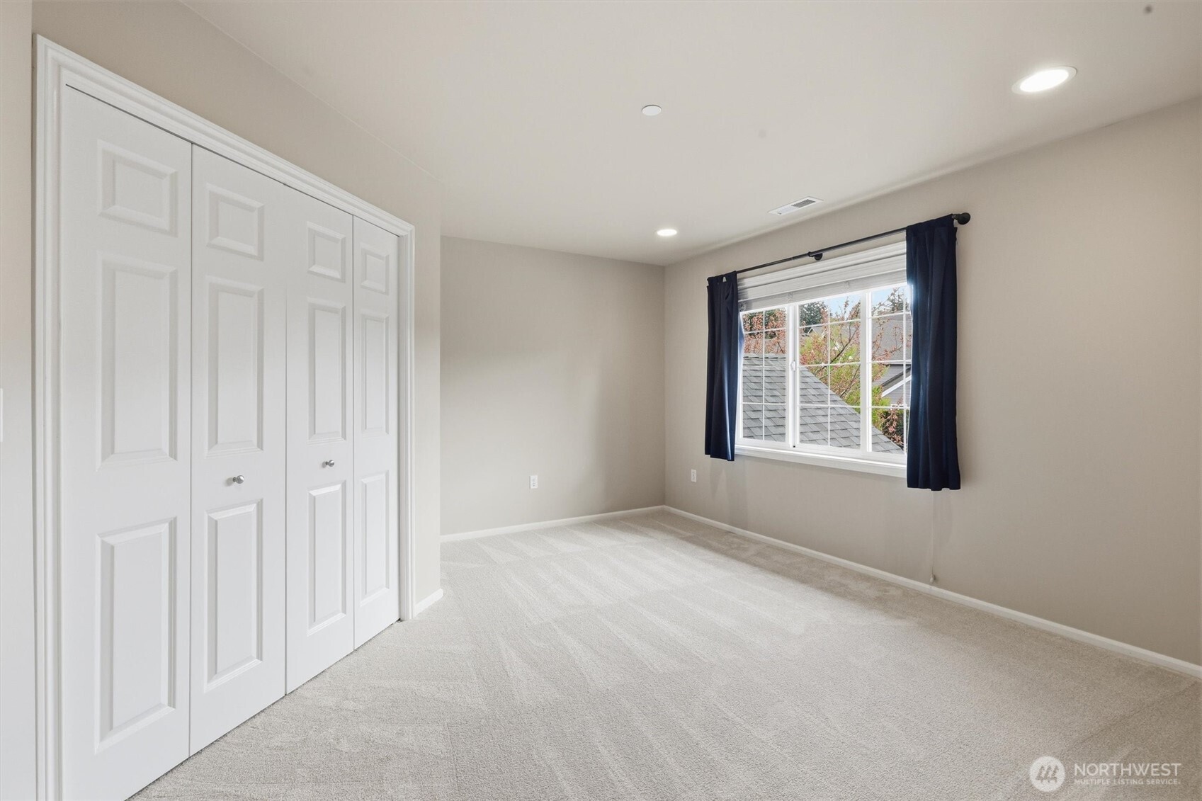 2734 NE Daphne Street , Issaquah, WA 98029