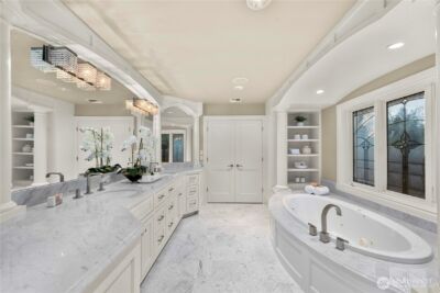 10021 NE 16th Place , Bellevue, WA 98004 - Photo 25
