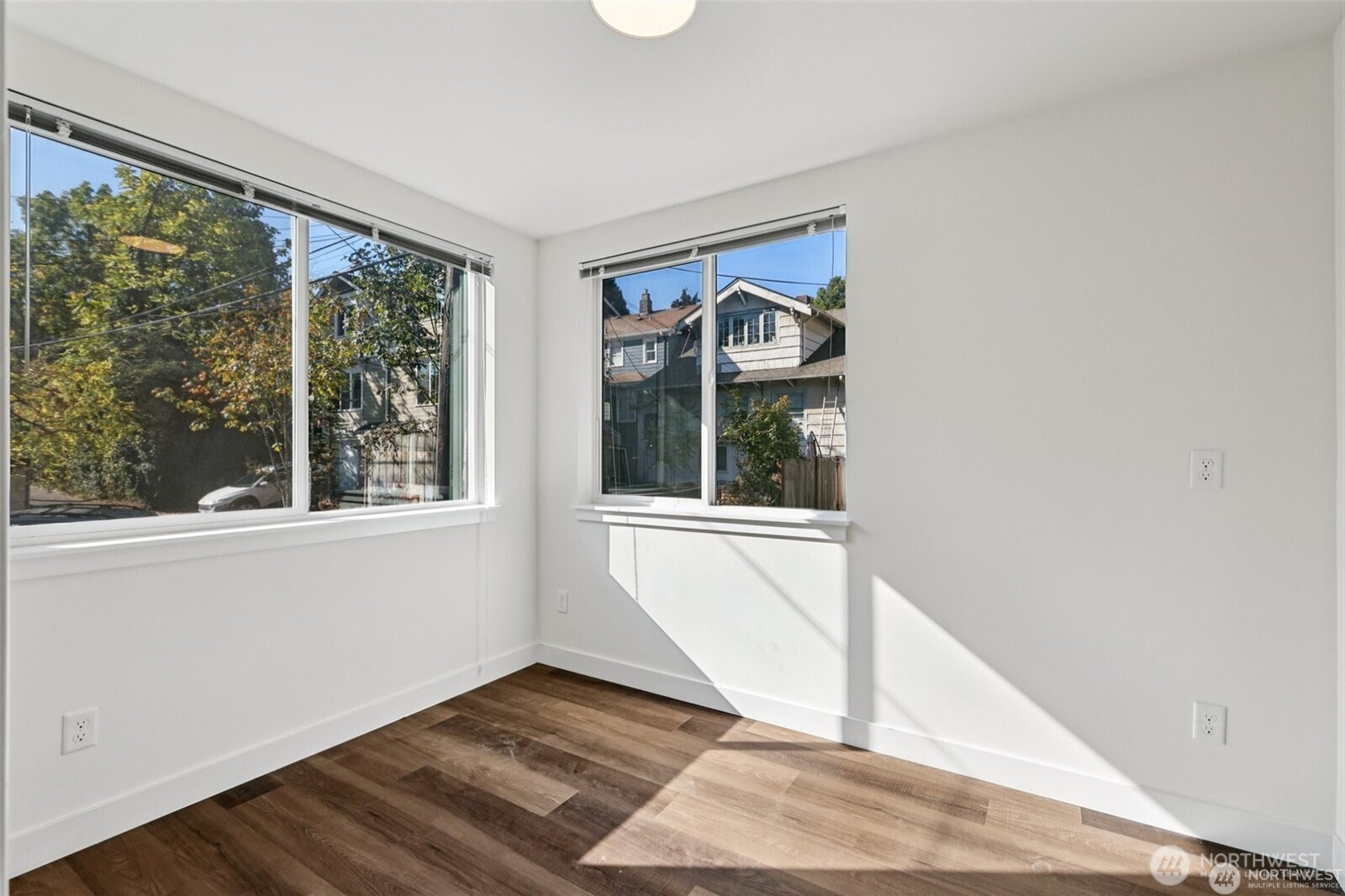 5255 Brooklyn Avenue NE, Seattle, WA 98015