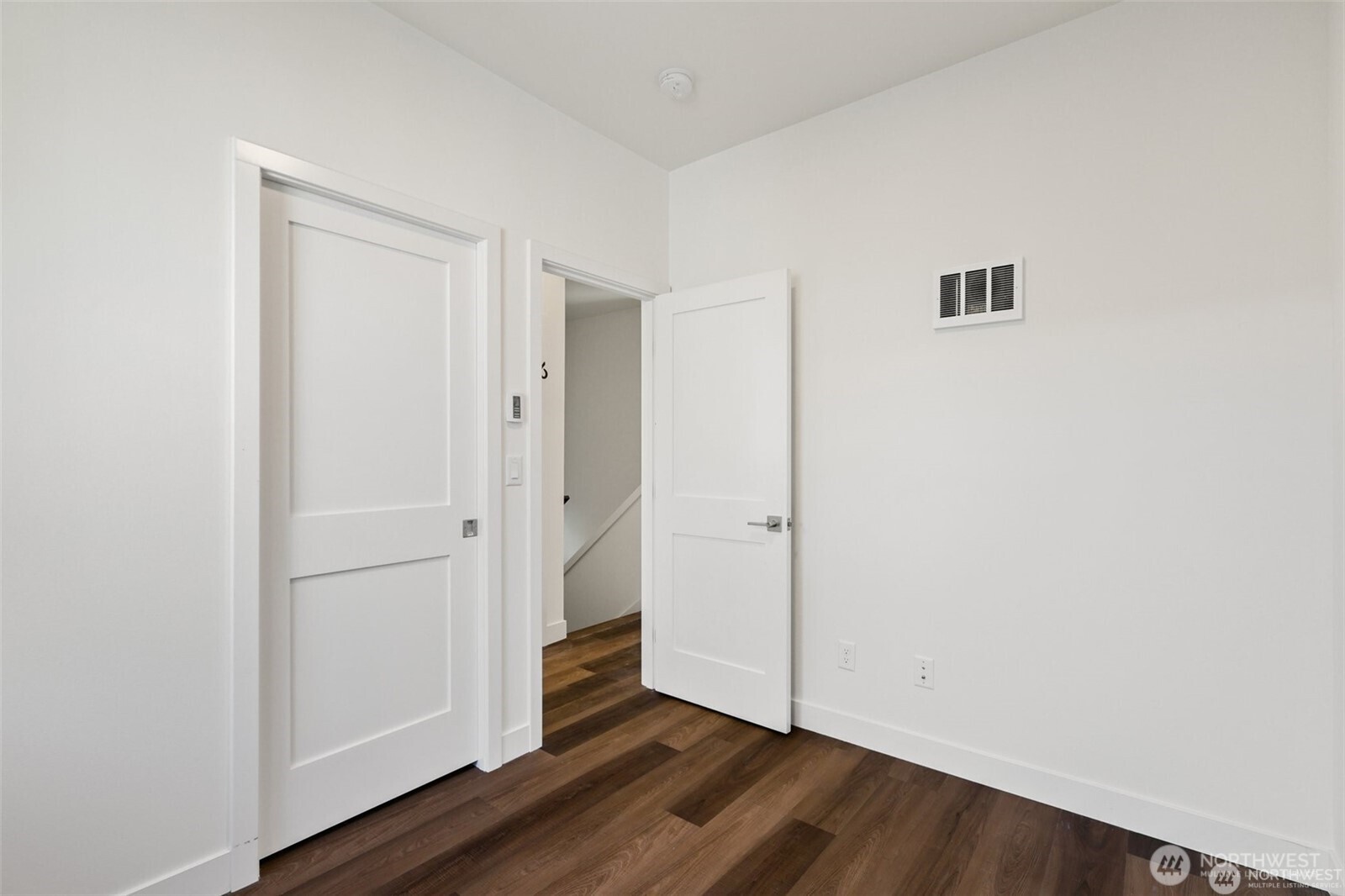 5255 Brooklyn Avenue NE, Seattle, WA 98015