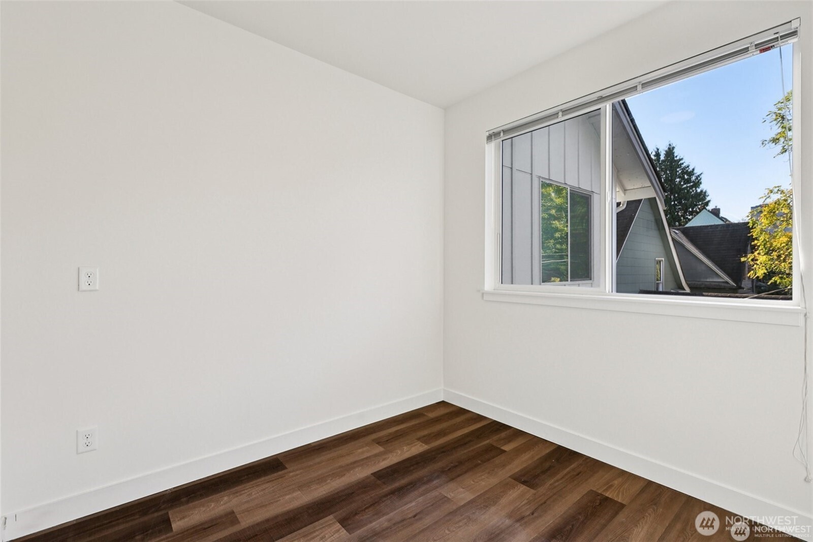 5255 Brooklyn Avenue NE, Seattle, WA 98015