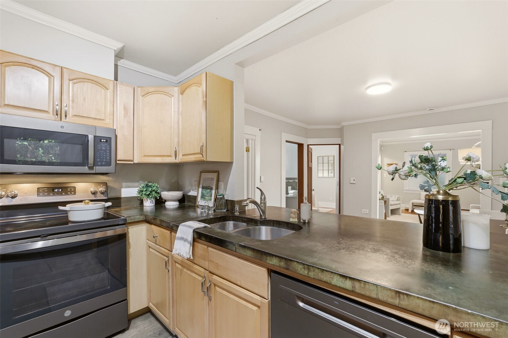 9732 59th Avenue S, Seattle, WA 98118