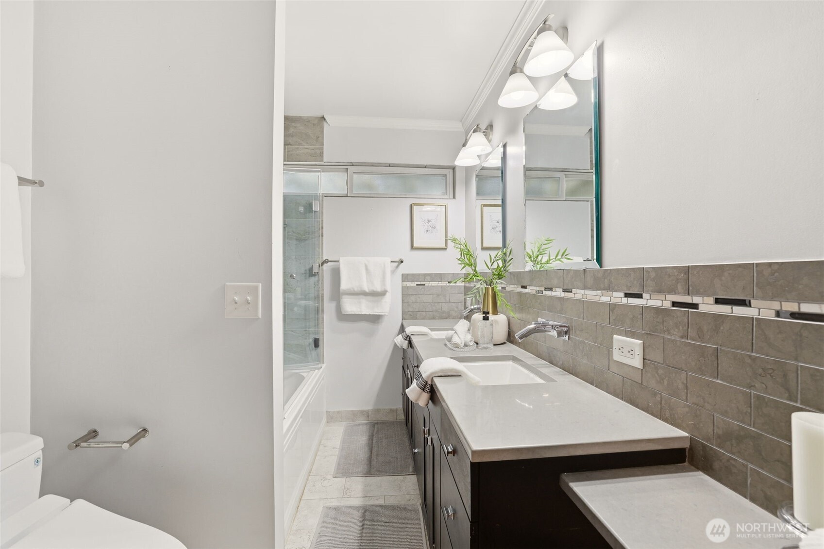 9732 59th Avenue S, Seattle, WA 98118