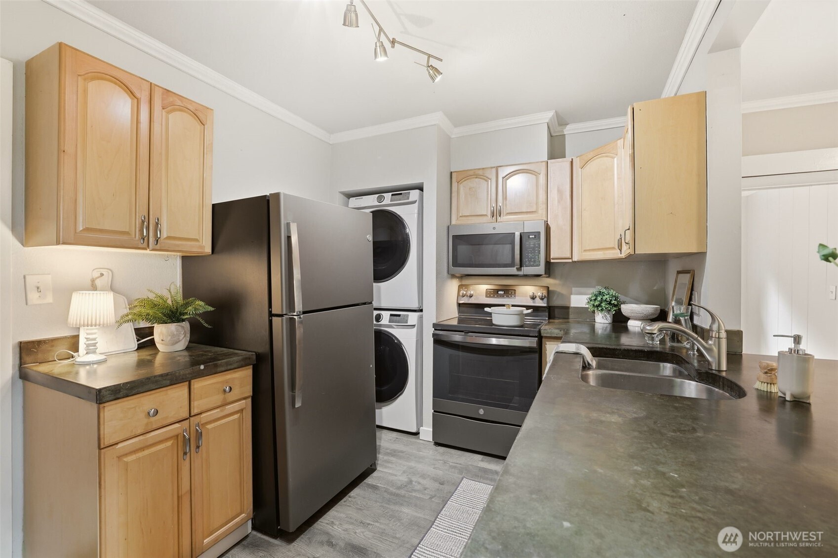 9732 59th Avenue S, Seattle, WA 98118