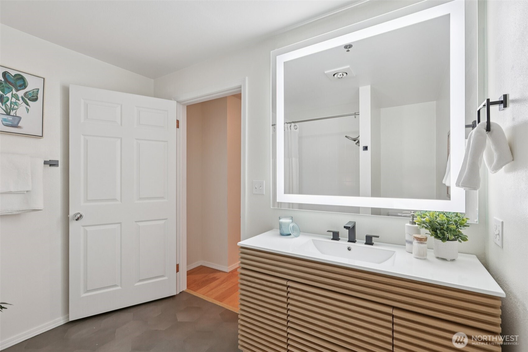 526 1st Avenue S #405, Seattle, WA 98104