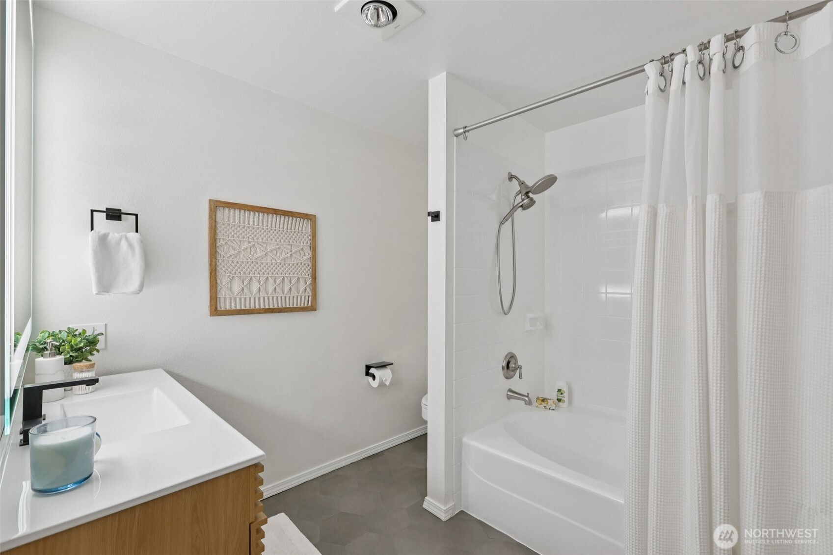526 1st Avenue S #405, Seattle, WA 98104