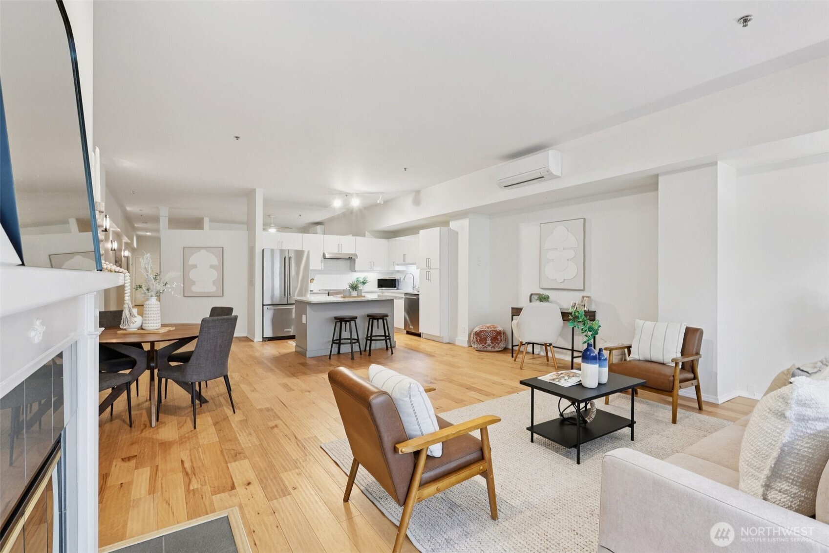 526 1st Avenue S #405, Seattle, WA 98104