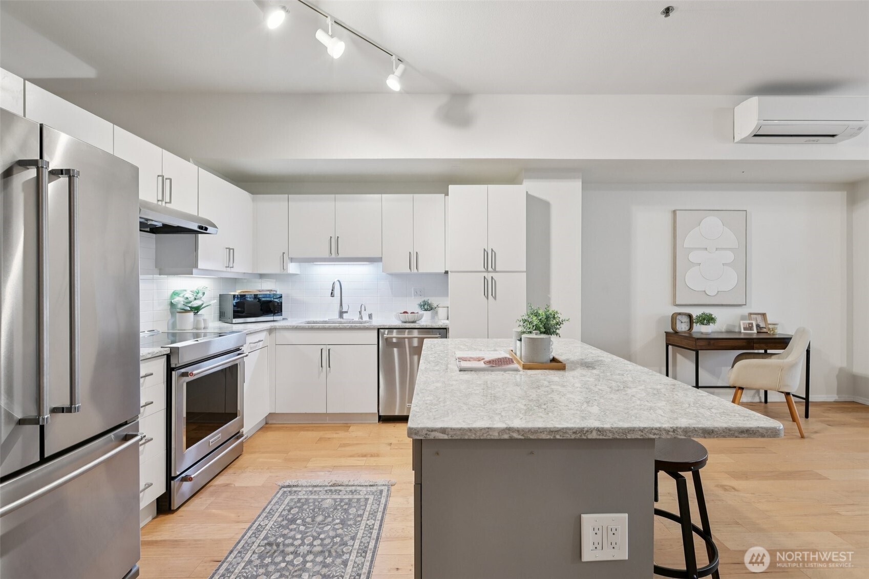526 1st Avenue S #405, Seattle, WA 98104
