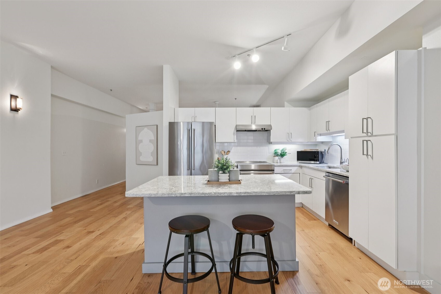 526 1st Avenue S #405, Seattle, WA 98104