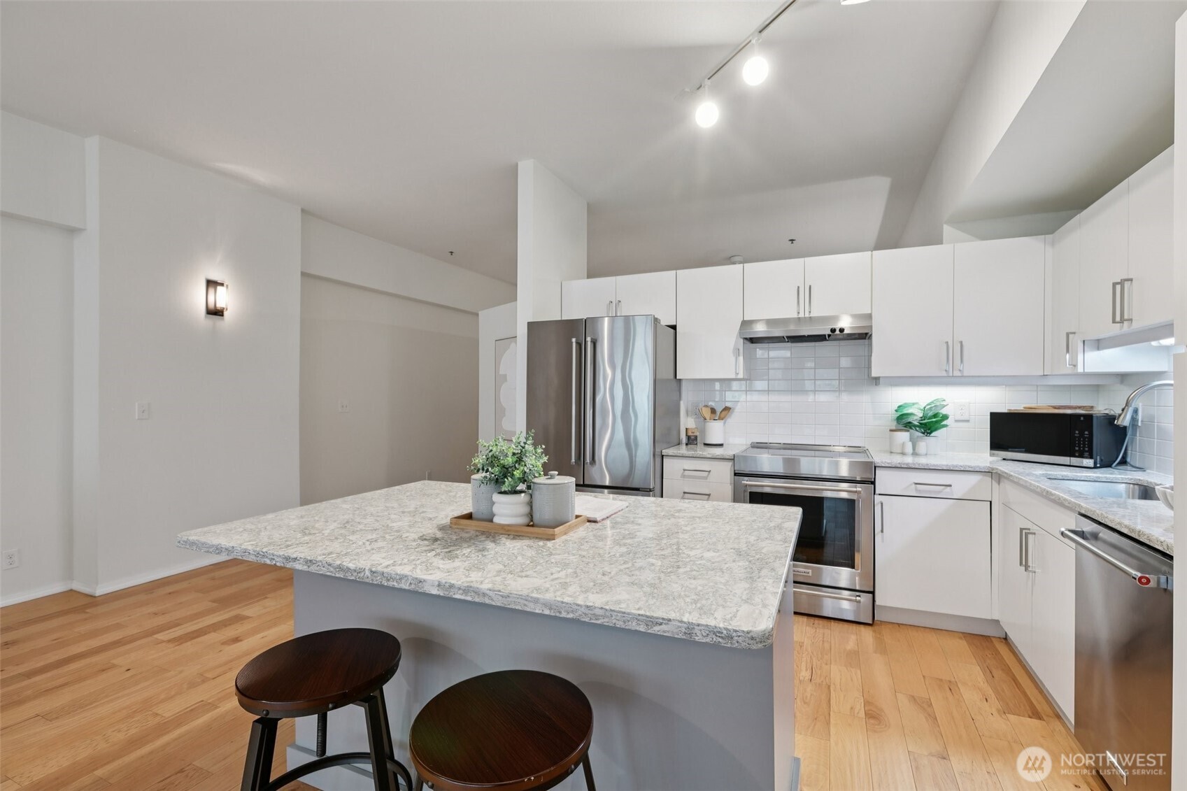 526 1st Avenue S #405, Seattle, WA 98104