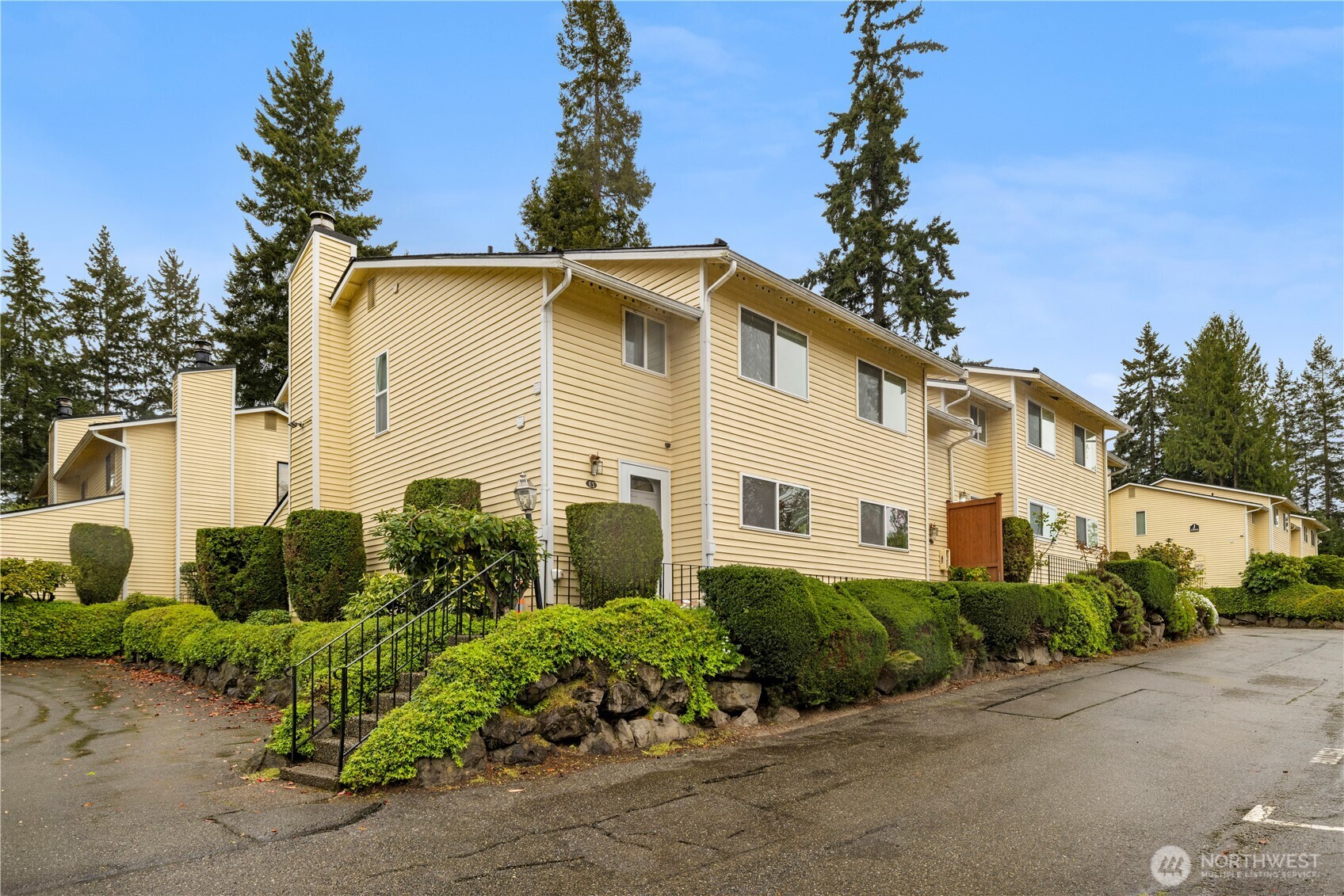 12024 101 Avenue NE #E2, Kirkland, WA 98034