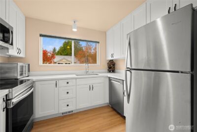 12024 101 Avenue NE #E2, Kirkland, WA 98034 - Photo 4