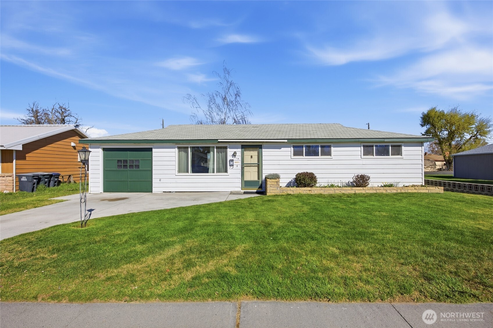 814 S Evergreen Drive , Moses Lake, WA 98837