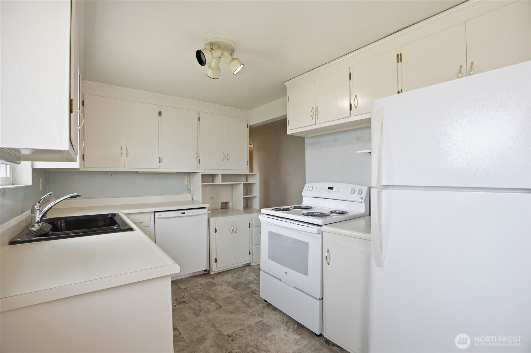 814 S Evergreen Drive , Moses Lake, WA 98837