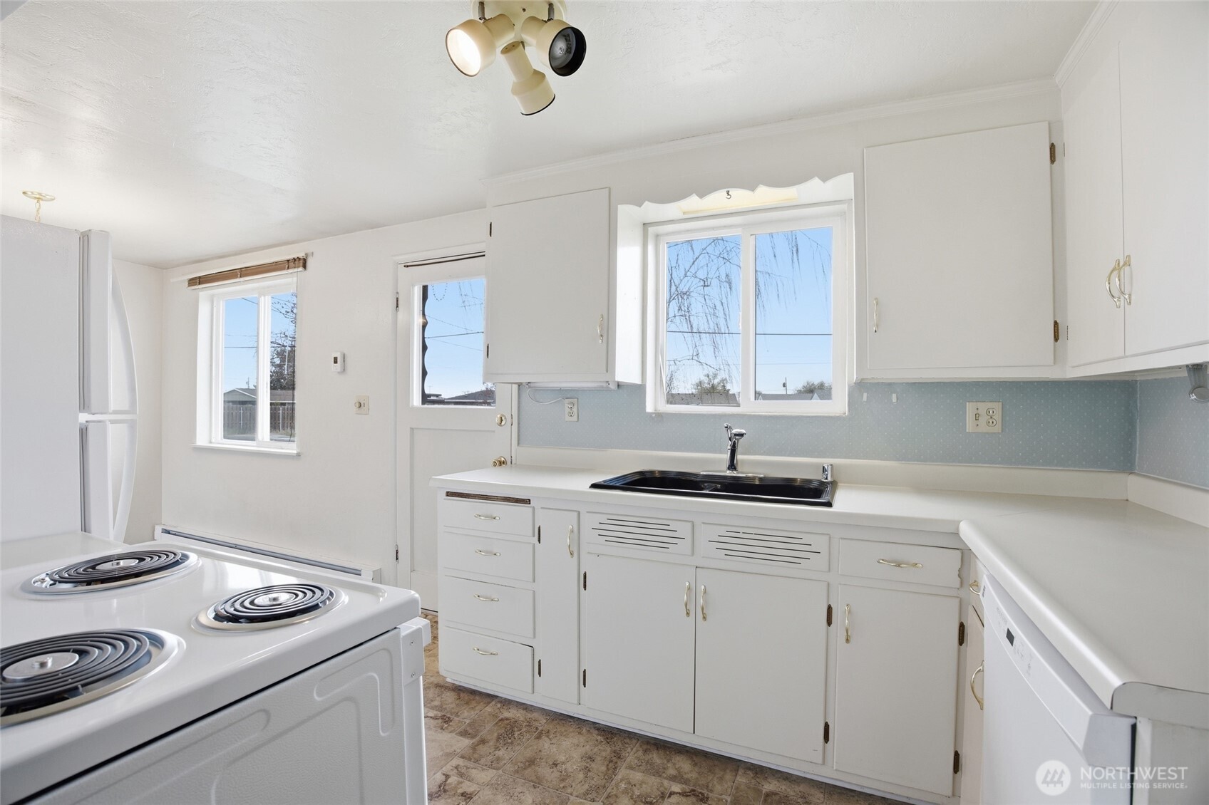 814 S Evergreen Drive , Moses Lake, WA 98837