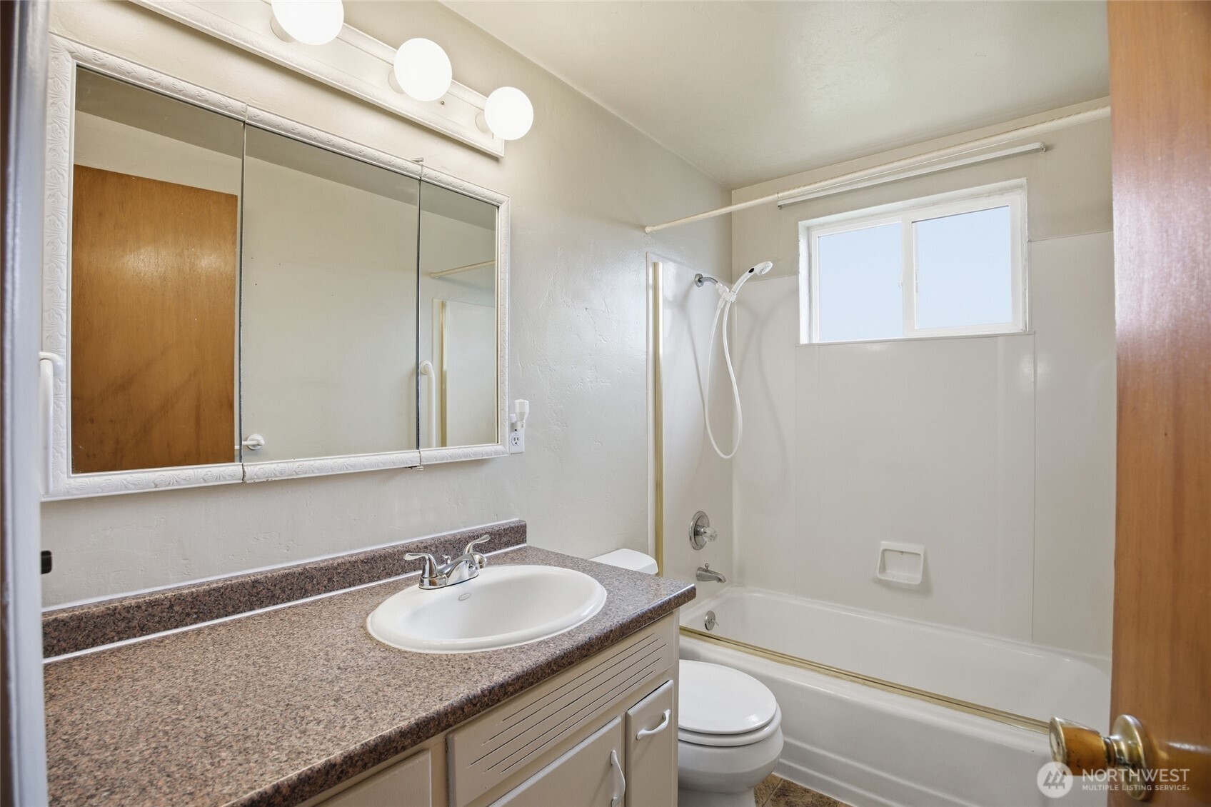 814 S Evergreen Drive , Moses Lake, WA 98837