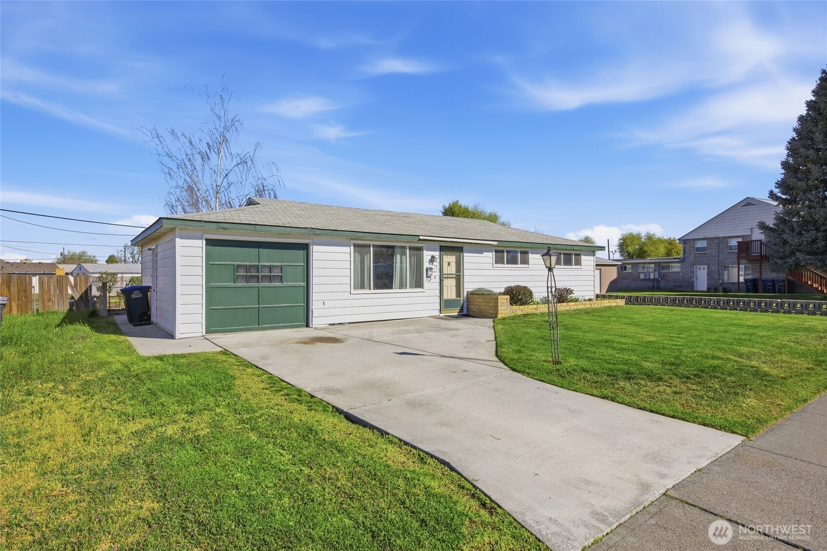 814 S Evergreen Drive , Moses Lake, WA 98837