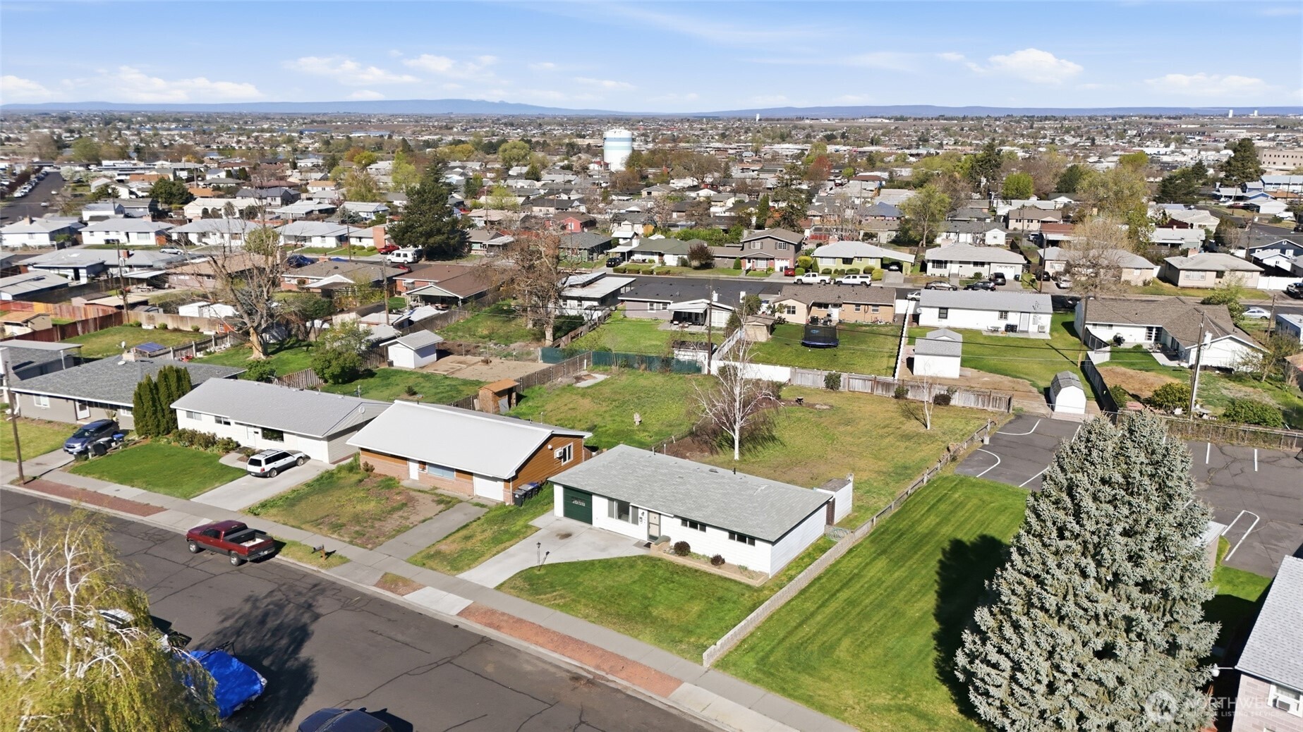 814 S Evergreen Drive , Moses Lake, WA 98837