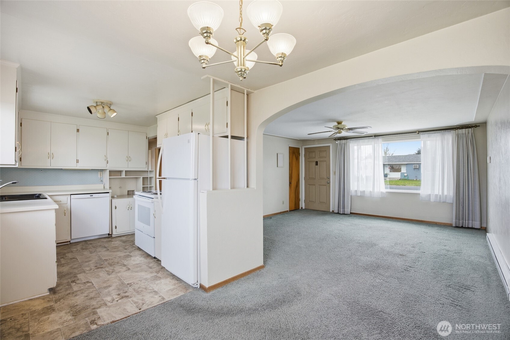 814 S Evergreen Drive , Moses Lake, WA 98837