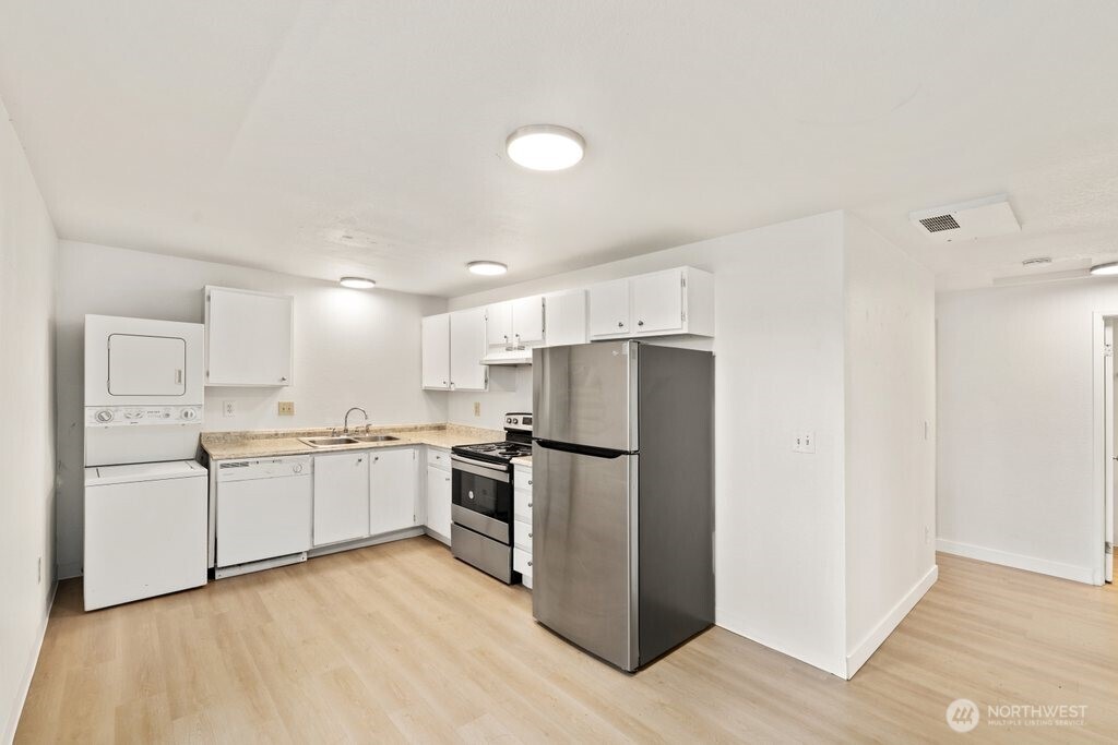 2076 E 56th Street , Tacoma, WA 98404-4428