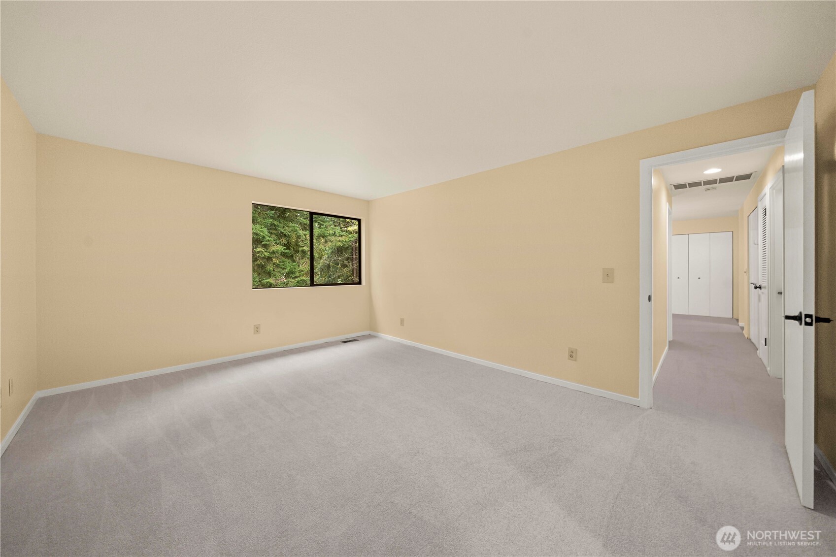 3911 108th Avenue NE #B203, Bellevue, WA 98004