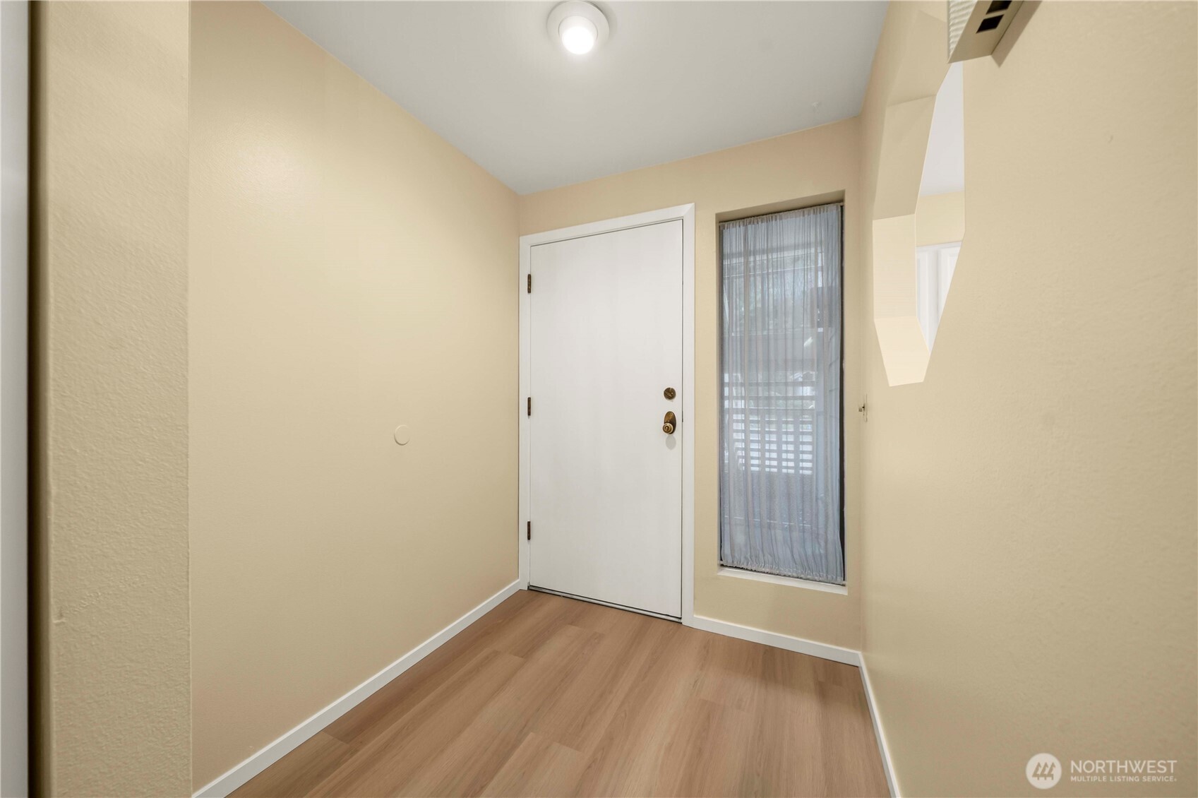 3911 108th Avenue NE #B203, Bellevue, WA 98004