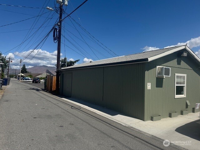 126 N Chelan Ave , Wenatchee, WA 98801