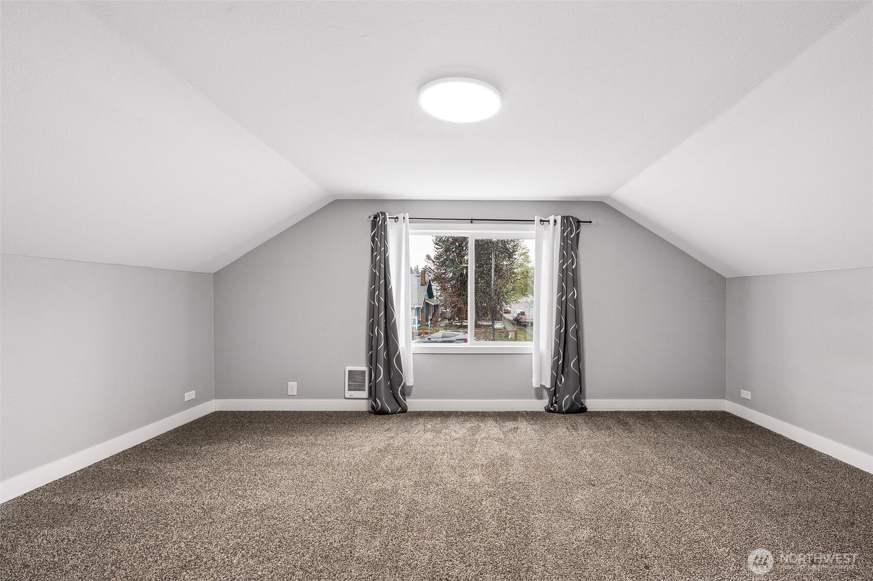 227 Mashell Avenue N, Eatonville, WA 98328