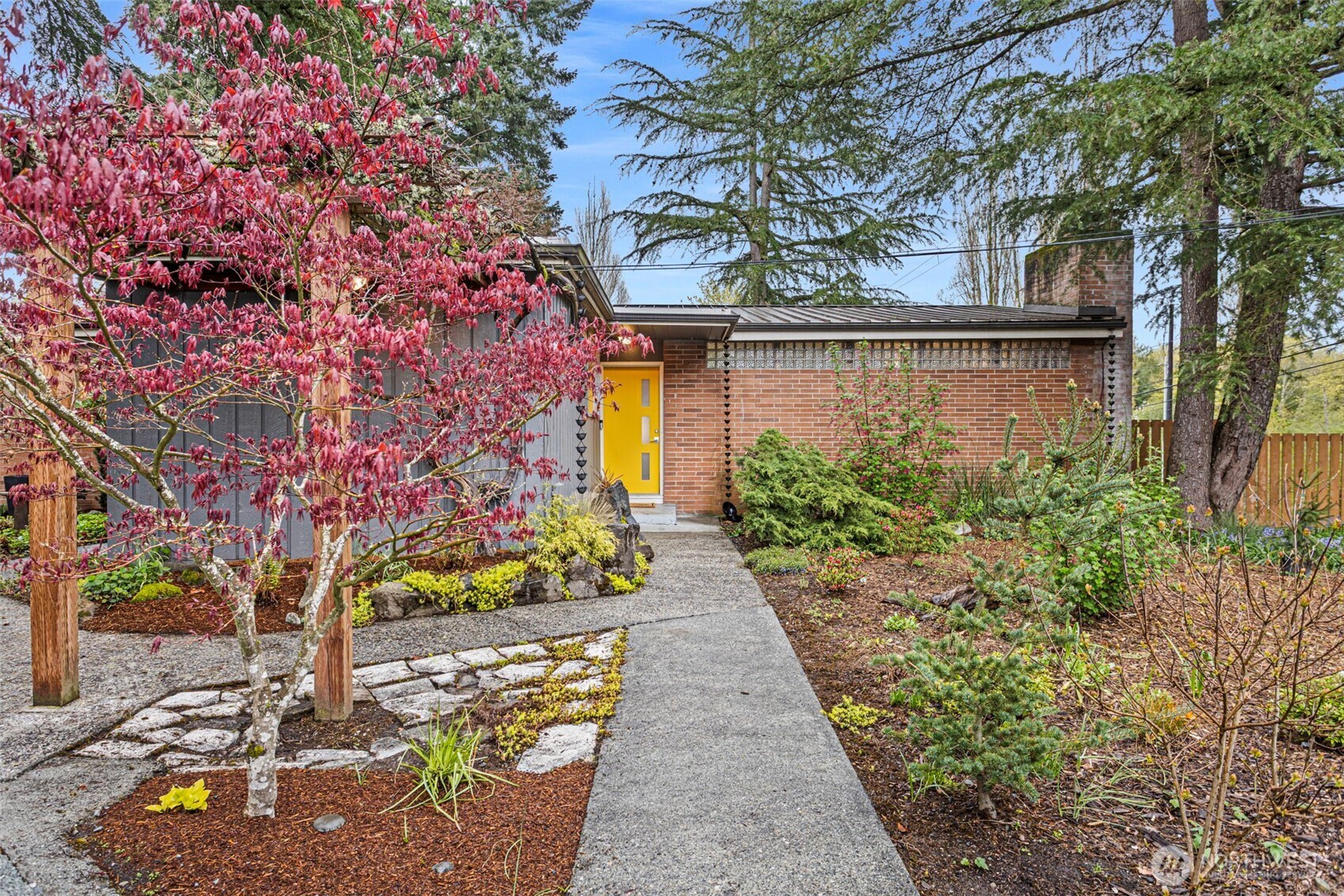 3102 NE 195th Street , Lake Forest Park, WA 98155-2550