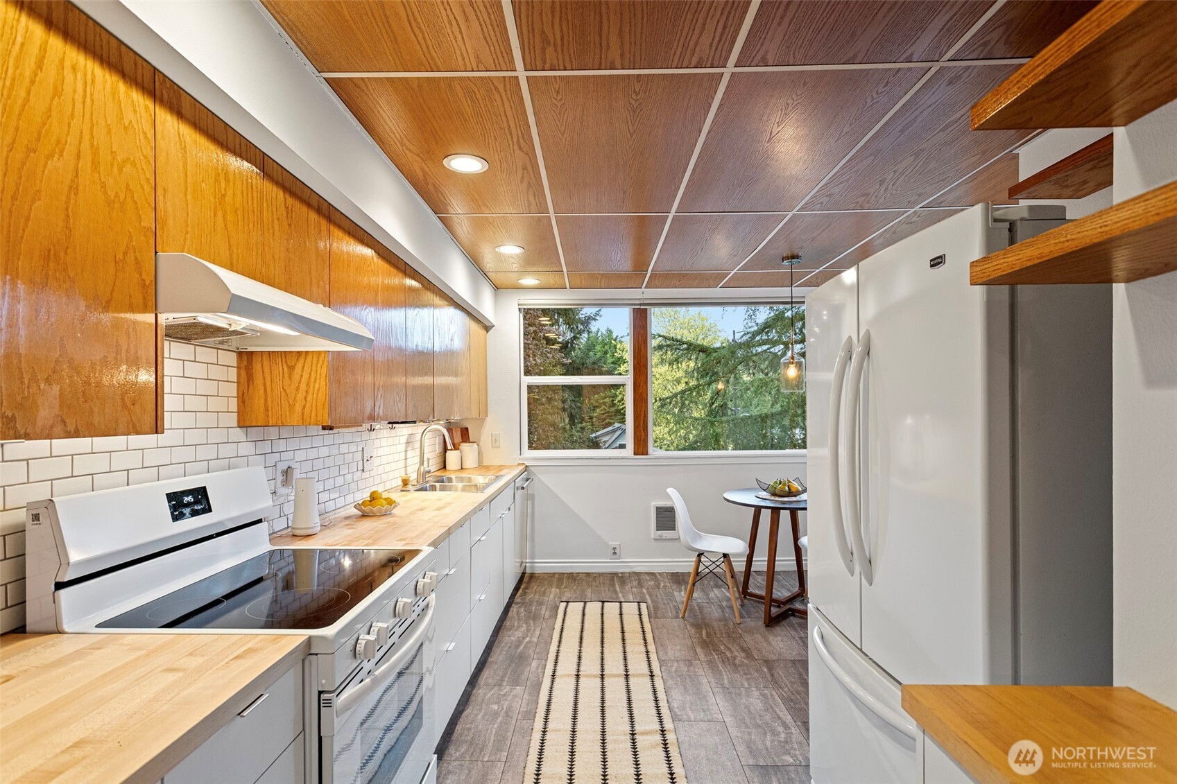 3102 NE 195th Street , Lake Forest Park, WA 98155-2550