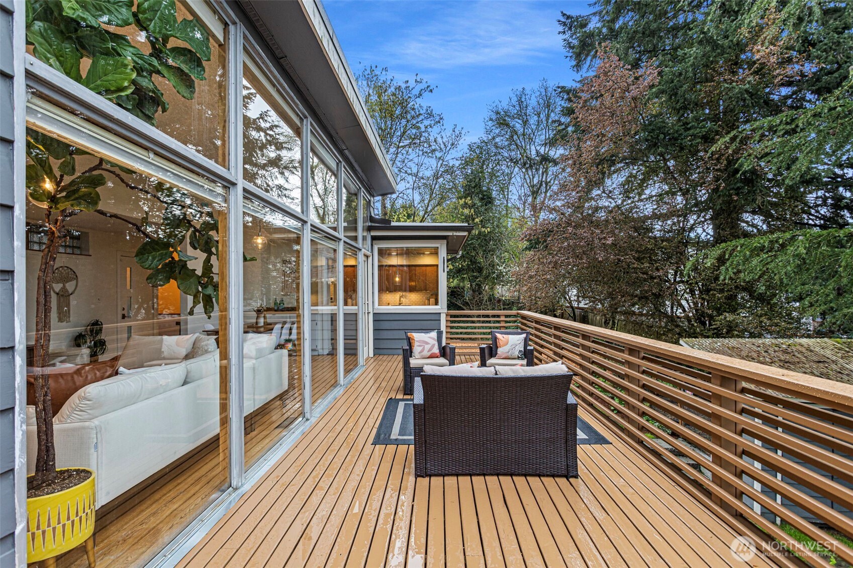 3102 NE 195th Street , Lake Forest Park, WA 98155-2550