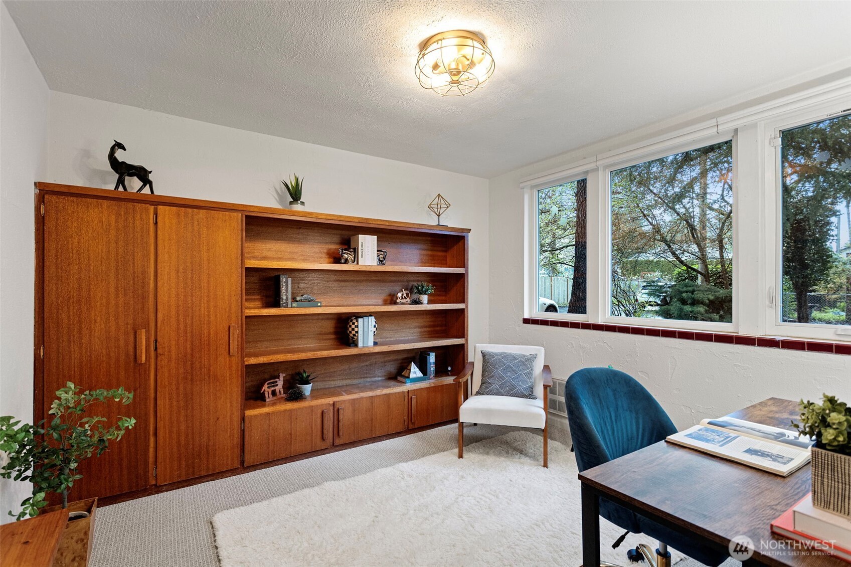 3102 NE 195th Street , Lake Forest Park, WA 98155-2550