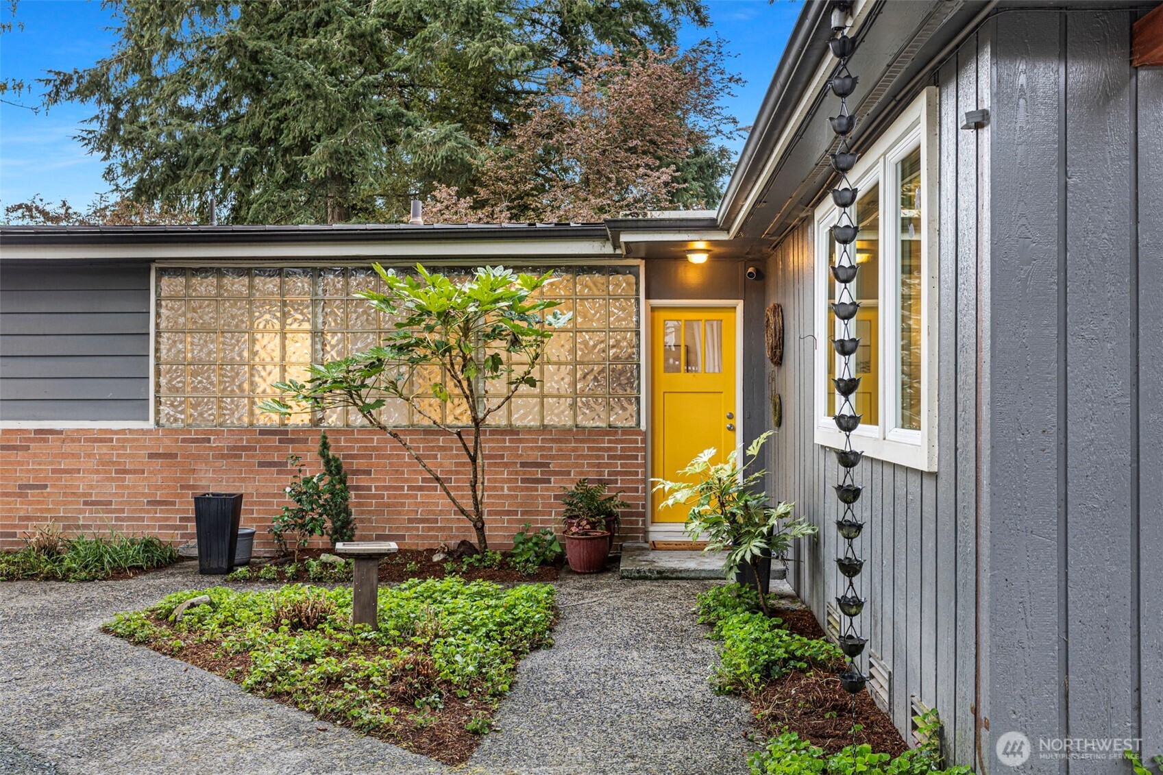 3102 NE 195th Street , Lake Forest Park, WA 98155-2550