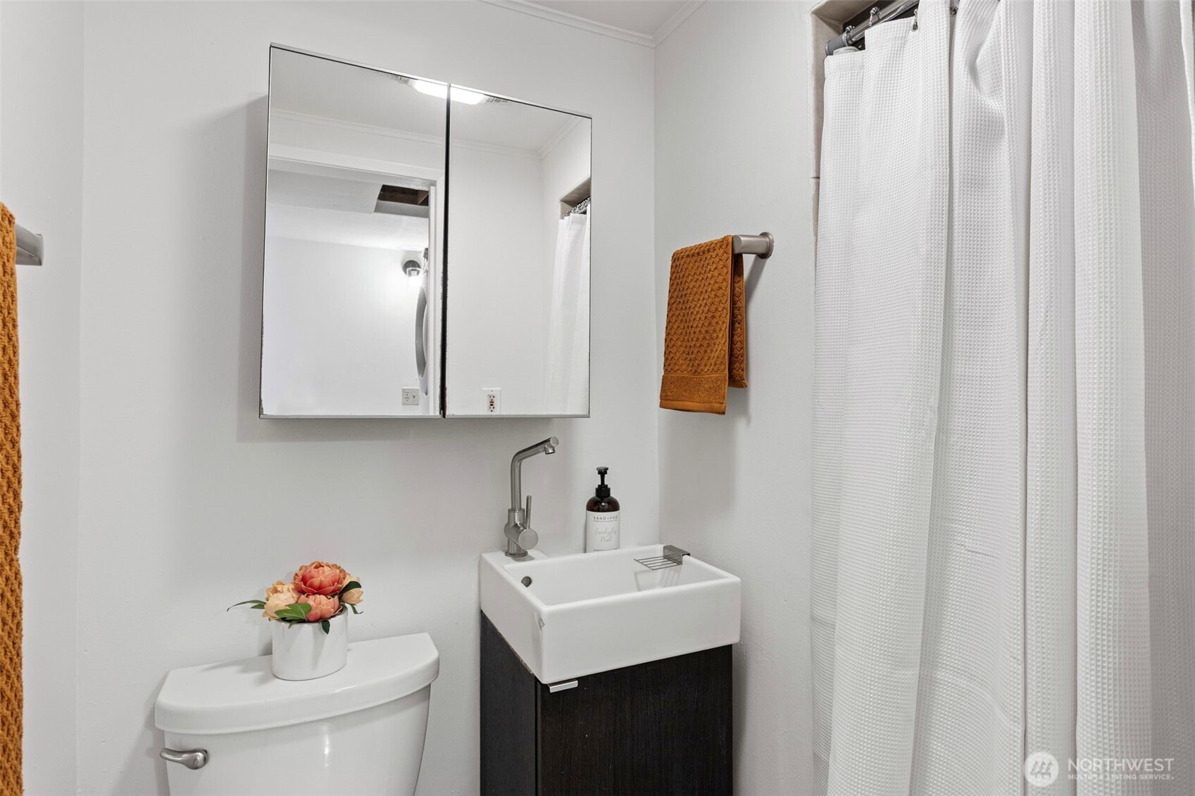 3102 NE 195th Street , Lake Forest Park, WA 98155-2550