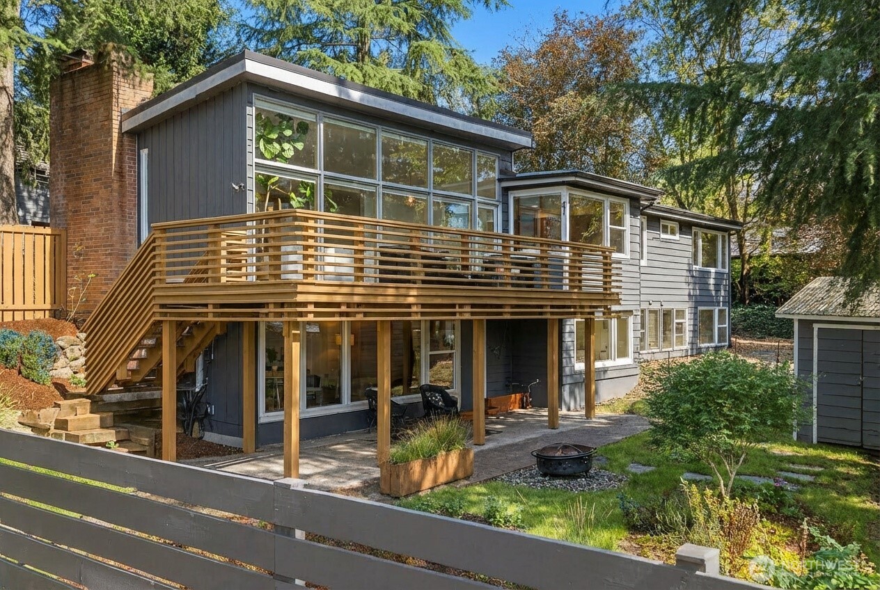 3102 NE 195th Street , Lake Forest Park, WA 98155-2550