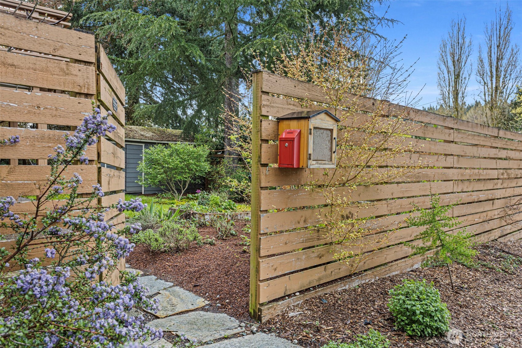 3102 NE 195th Street , Lake Forest Park, WA 98155-2550