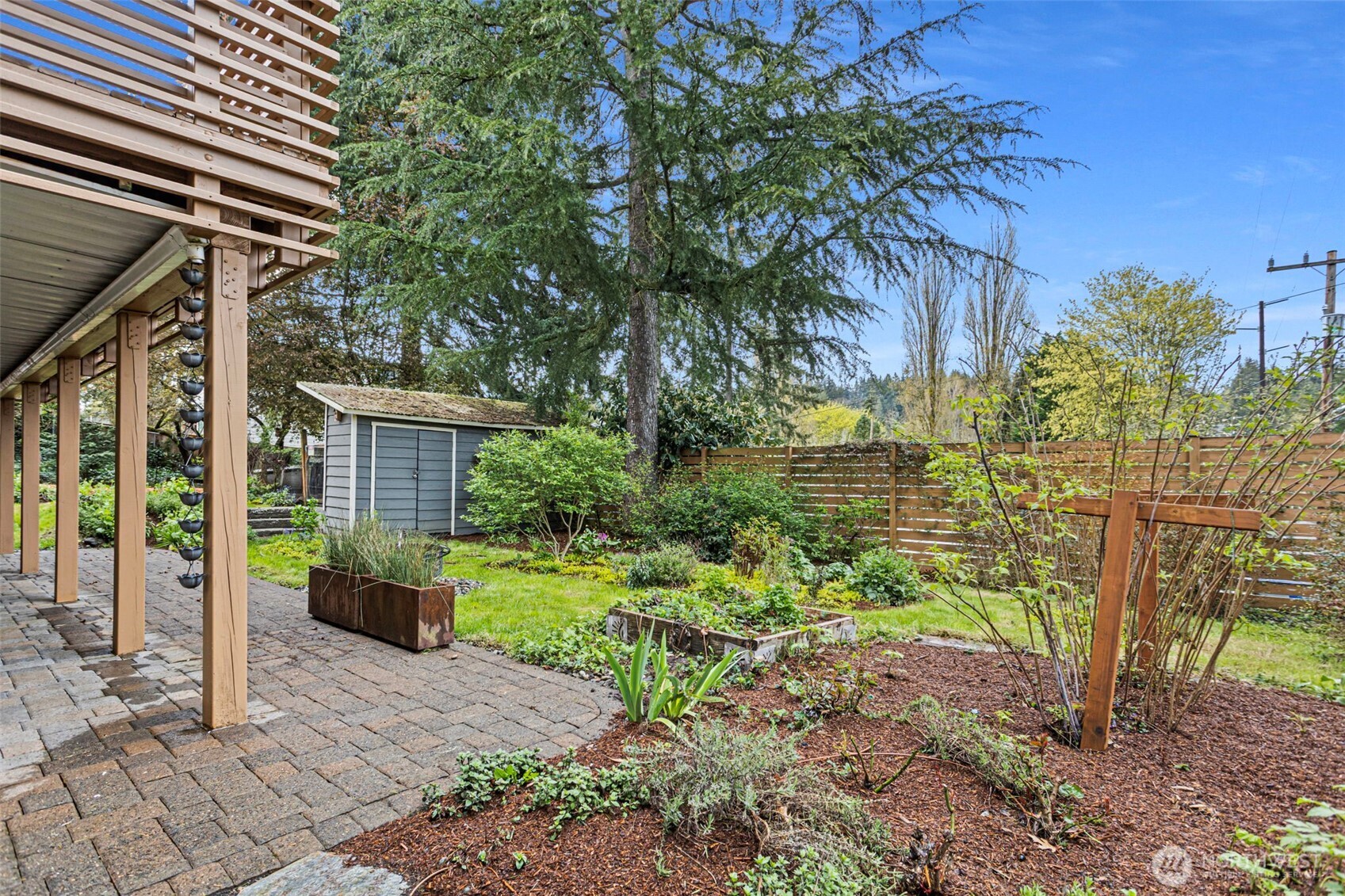 3102 NE 195th Street , Lake Forest Park, WA 98155-2550