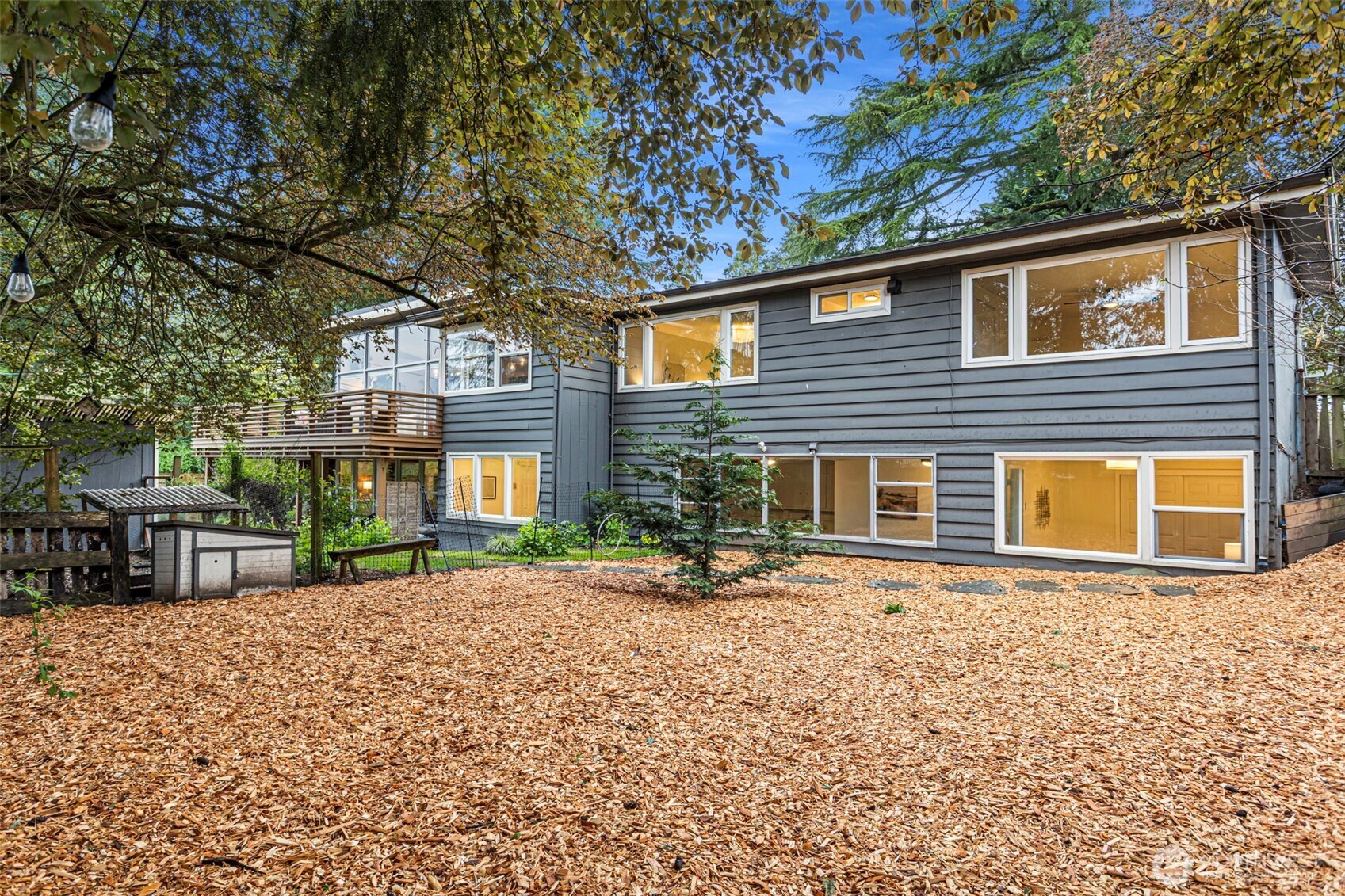 3102 NE 195th Street , Lake Forest Park, WA 98155-2550